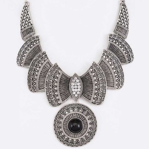 Jewelry - Silver Boho Chic Statement Necklace Set